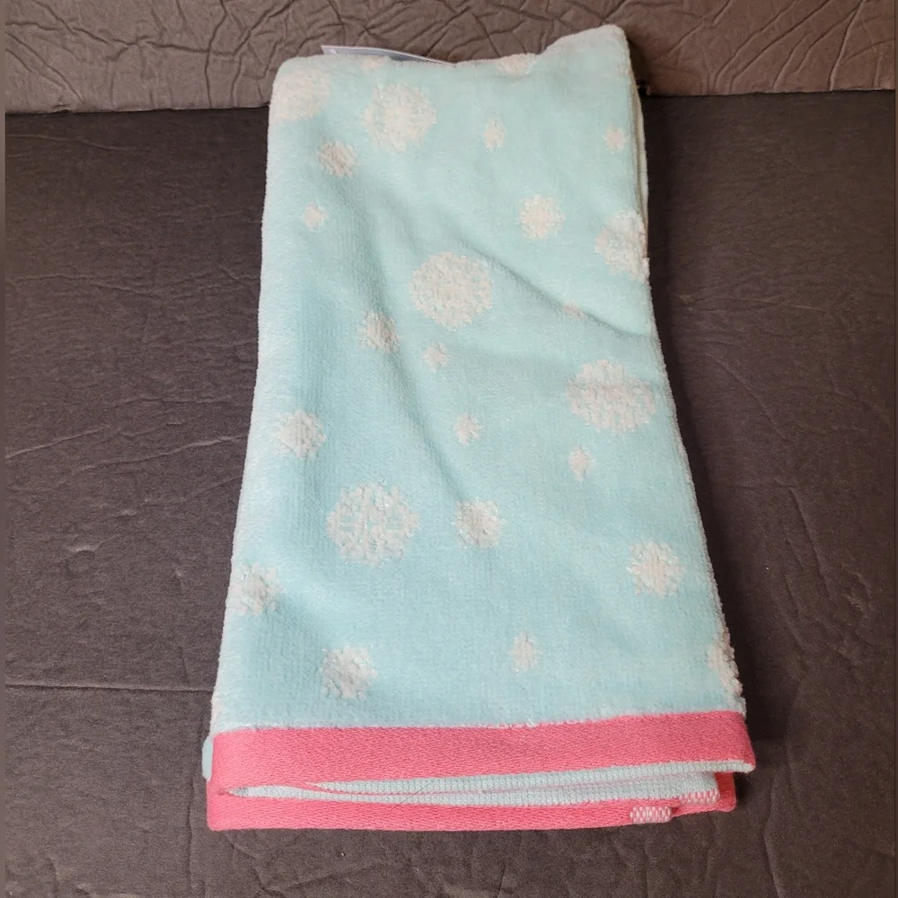 LC Lauren Conrad Polar Bear Hand Towel NWT
